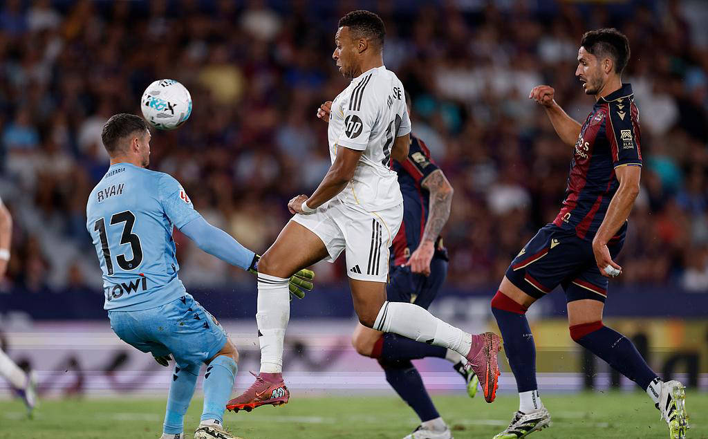 在客场对阵, 季全胜的势, 巴佩对阿隆